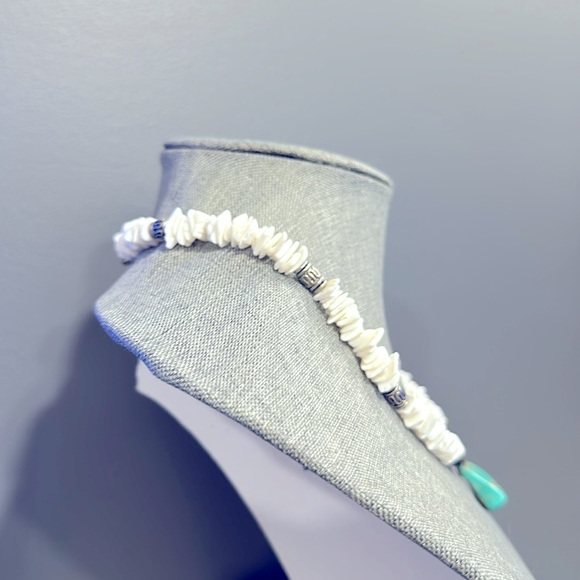 Vintage Natural Puka Shell & Turquoise Necklace - Picture 3 of 5